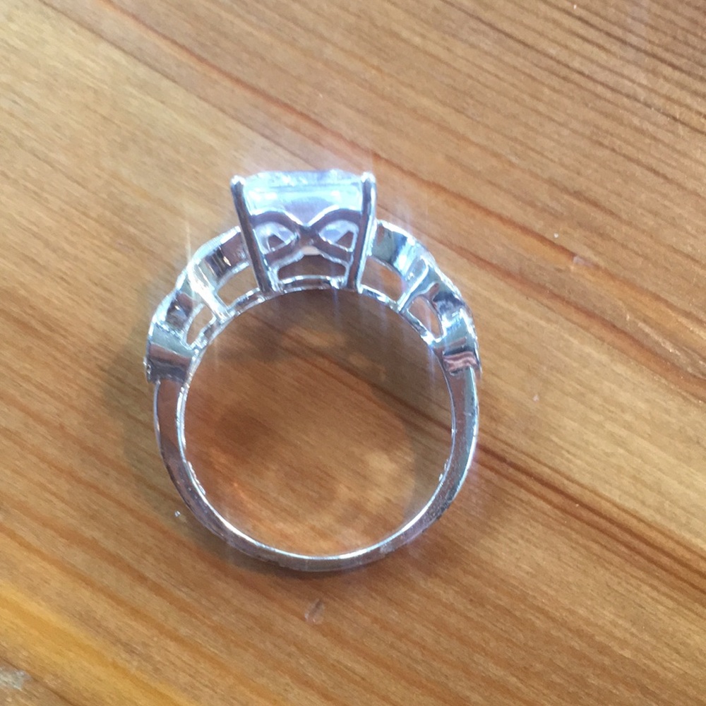 Radiant NVC ring - Picture 7 of 9